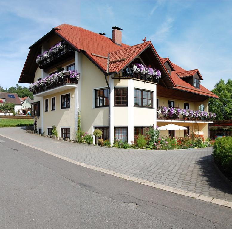 Apartamento Gaestehaus Am Sonnenhang Erbendorf Exterior foto